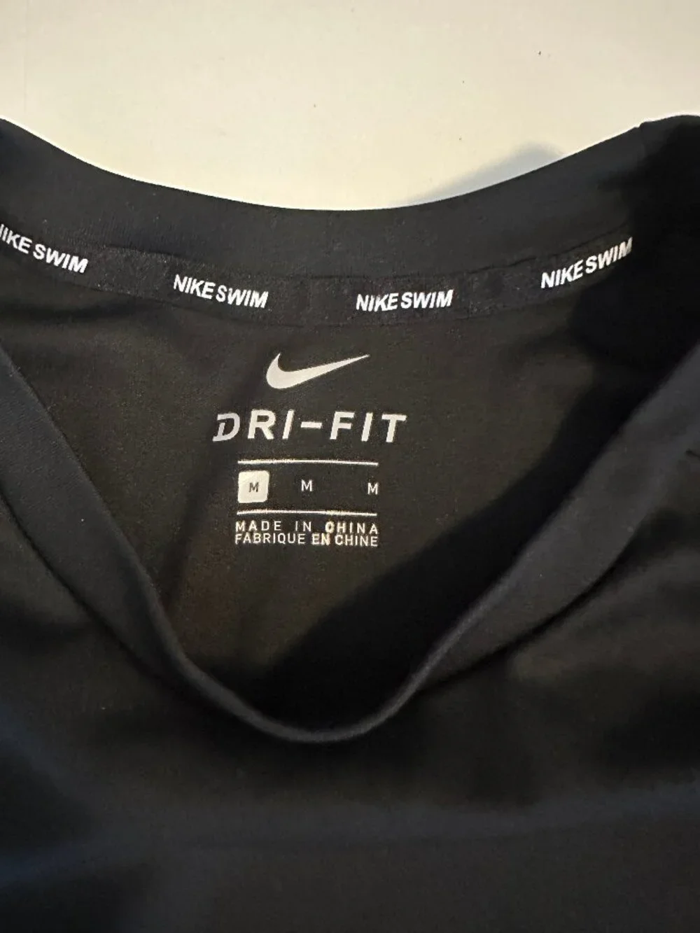 Nike Dri-FIT Swim Rash Guard Shirt Men's Medium Black Short Sleeve UPF Surf Tee